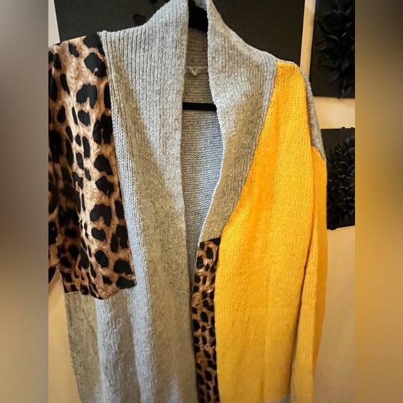 Color block long oversized cardigan with yellow, grey and leopard print. - Picture 4 of 7